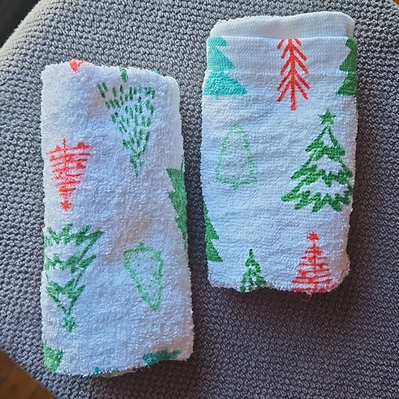 HOLIDAY KITCHEN HAND TOWELS - Picture 4 of 11